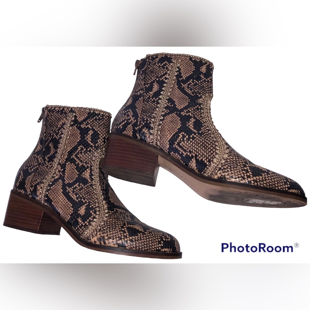 Chelsea and Violet Snakeskin Leather Ankle Booties, Size 8, Harry Style Boot